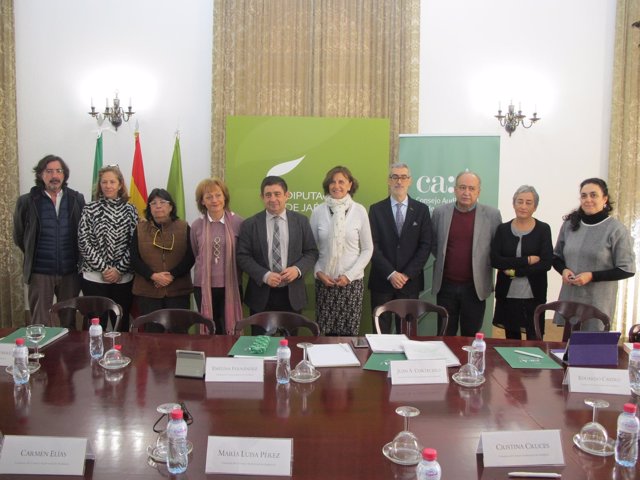 Reyes con los integrantes del Consejo Audiovisual de Andalucía.