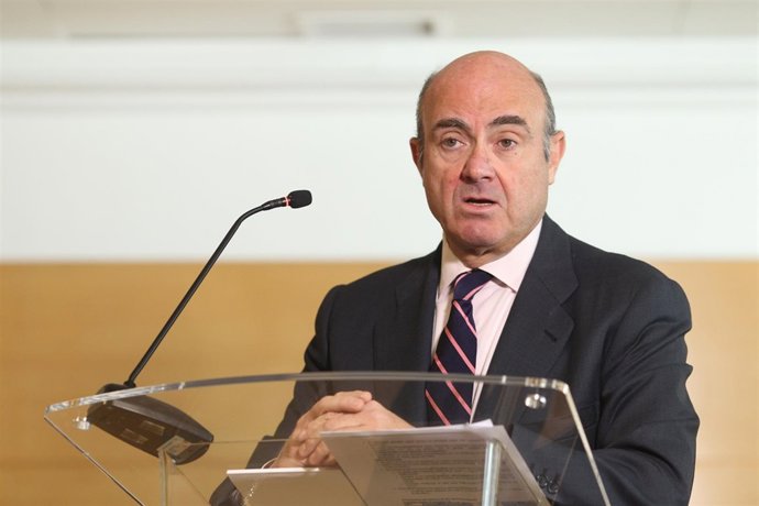 Rueda de prensa de Luis de Guindos en el Ministerio