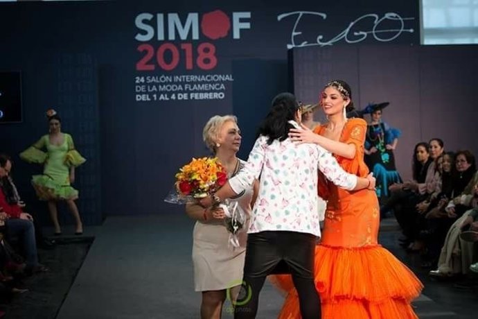La Fundación Cajasol facilita un microcrédito a una empresa de moda flamenca. 