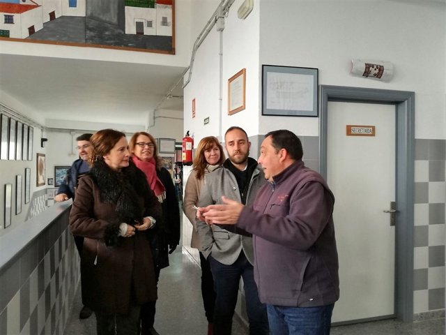 La delegada de Educación en un colegio en Grazalema
