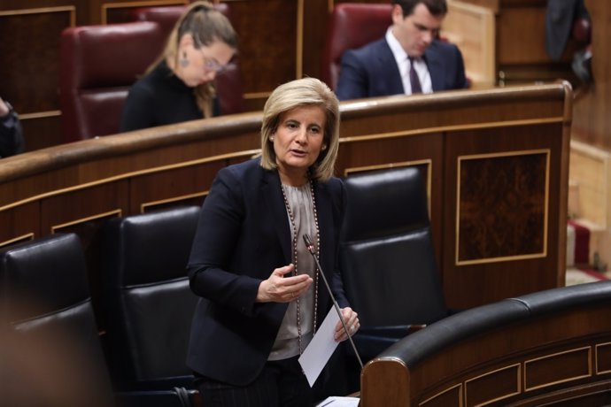 Fátima Báñez en la sesión de control al Gobierno en el Congreso