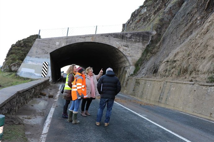 Desprendimiento en la N-634 entre Zumaia y Getaria