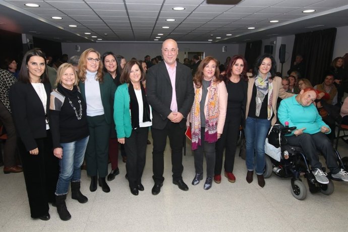 Mª José Sánchez Rubio, Antonio Ruiz y Carmen Cuello con representantes de PSOE