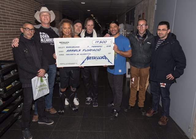 Metallica dona 17.500 euros a Arrels Fundació de Barcelona 