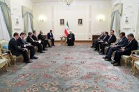 Rohani recibe al ministro de Exteriores turco en plena tensión por la ofensiva en Siria
