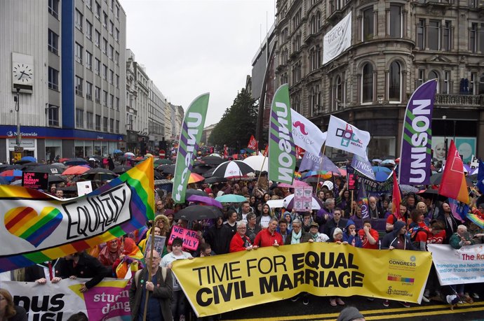 Manifestación a favor del matrimonio homosexual en Belfast