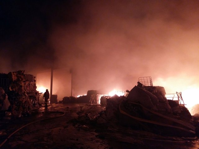 Incendio en una empresa en Benaguasil