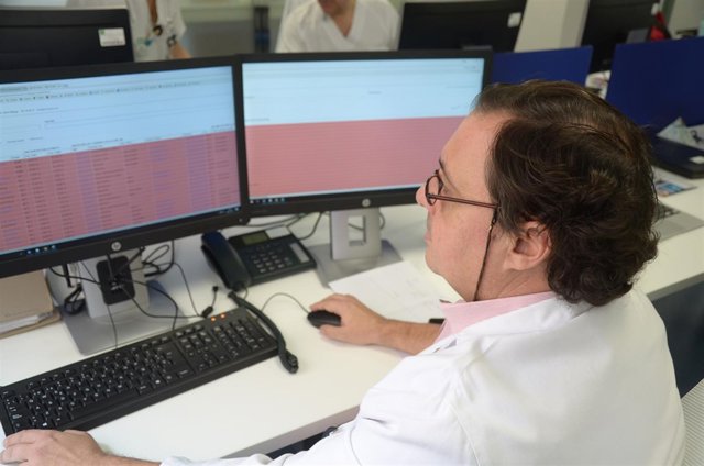 Antonio Martínez utiliza la nueva técnica de secuenciación genética.