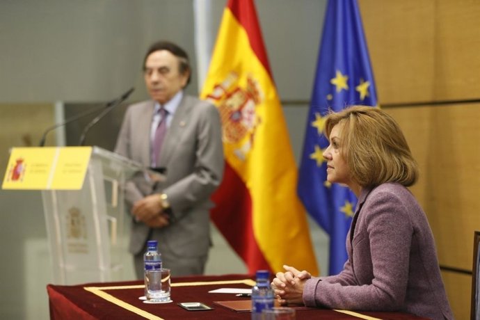 La ministra de Defensa, María Dolores de Cospedal, en el Ministeri