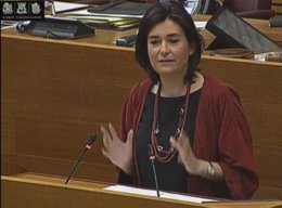 Carmen Montón en la tribuna de las Corts