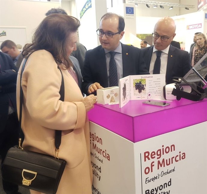 Juan Hernández, Joaquín Gómez y María Victoria Morera en Fruit Logistica