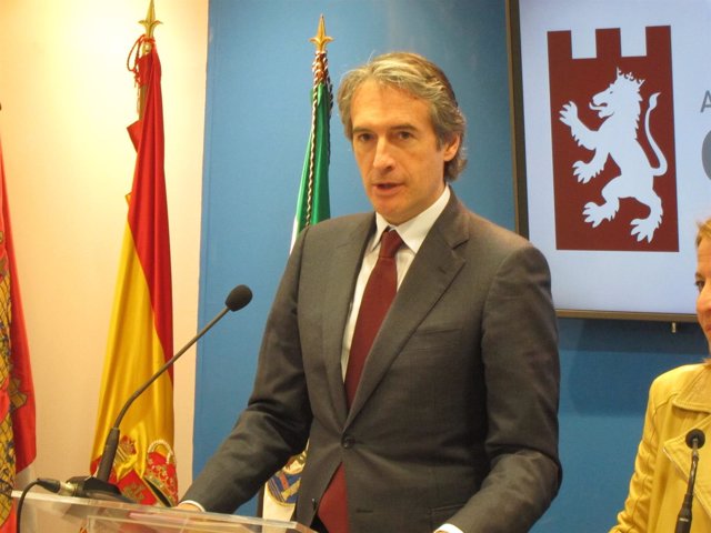 Resultado de imagen de El Consejo de Ministros aprobará este mes la Obligación de Servicio Público para el Aeropuerto de Badajoz