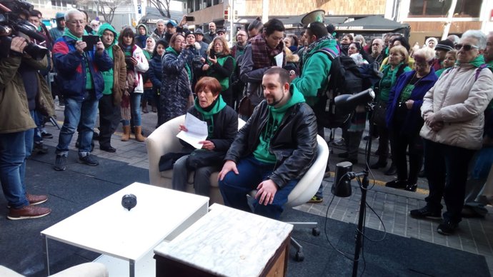 El saló d'una casa recreat enfront de la seu del PPC