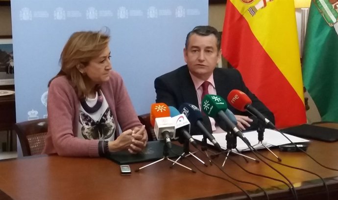 Rueda de prensa de Antonio Sanz junto a María José Ordóñez