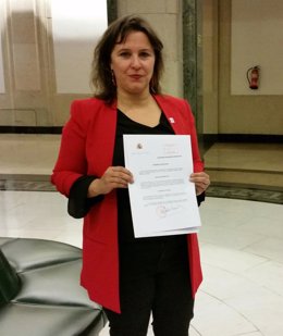 Ana Miranda, del BNG, con su credencial de eurodiputada