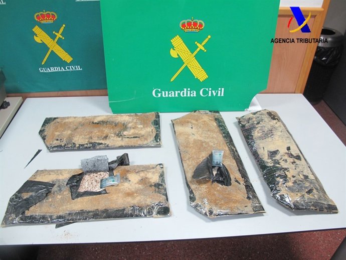 Detenció Passatger Al Prat Amb Més De 3 Kgms D'Heroïna.