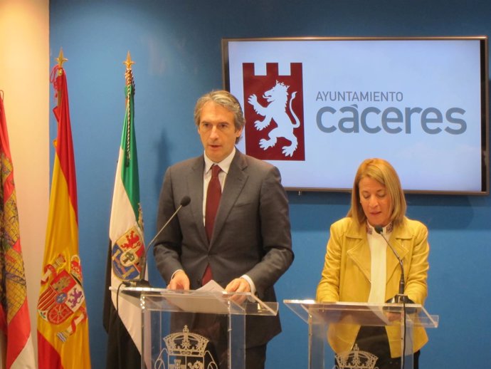 El ministro de Fomento visita Cáceres                           