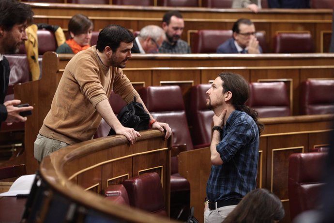 Alberto Garzón y Pablo Iglesias en el pleno en el Congreso