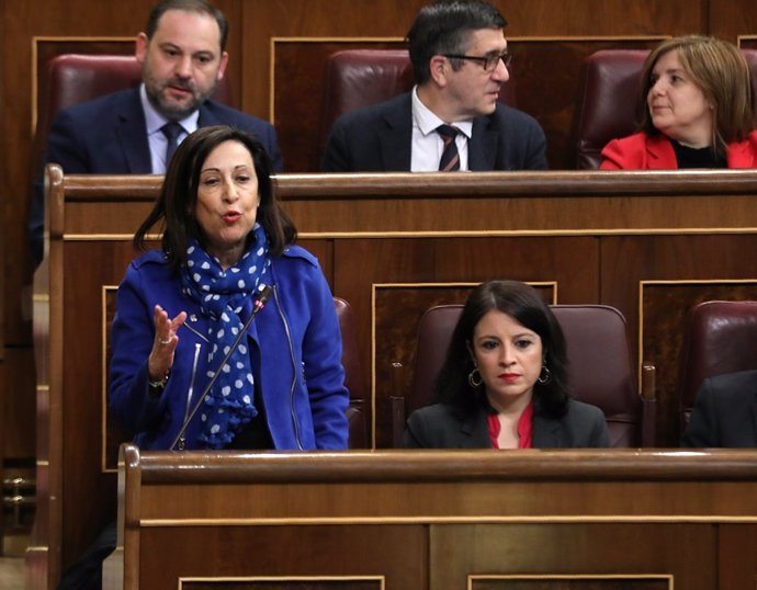 Margarita Robles en la sesión de control al Gobierno en el Congreso