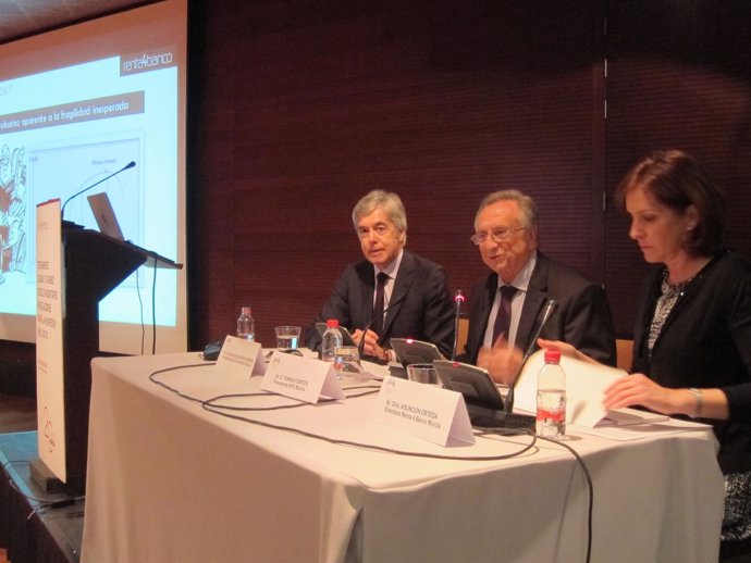 Juan Carlos Ureta, a la derecha de la imagen, durante su intervención