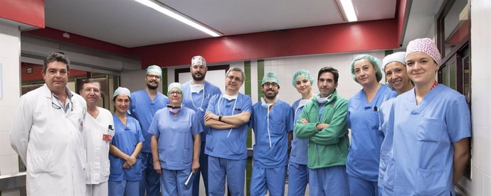 Equipo de Cirugía Vascular del CHN junto con los médicos de Madrid y Burgos.