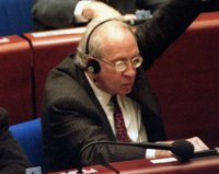 Muere Carlos Robles Piquer, primer ministro de Educación de la democracia