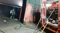 Varios desalojados y un intoxicado por el incendio de un garaje en Maliaño