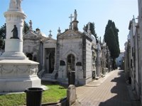 Diego, el limpiador del cementerio de La Recoleta que lleva 35 años desempolvando la historia argentina