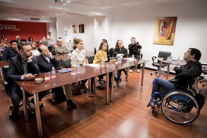 Personas con discapacidad mejoran su formación con un curso de marketing digital