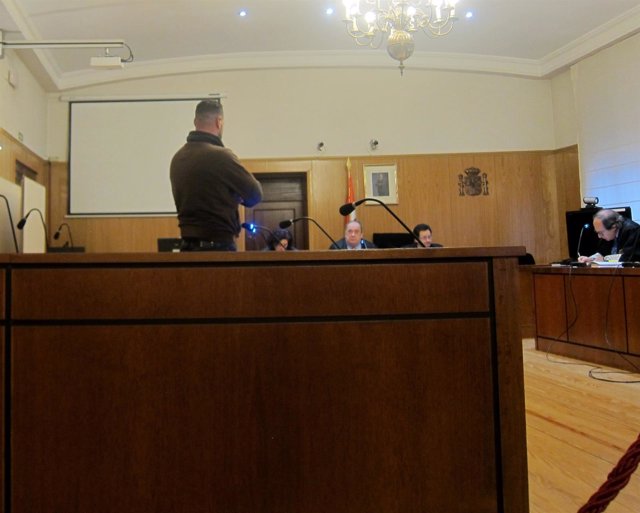 El procesado, durante el juicio en la Audiencia.                         
