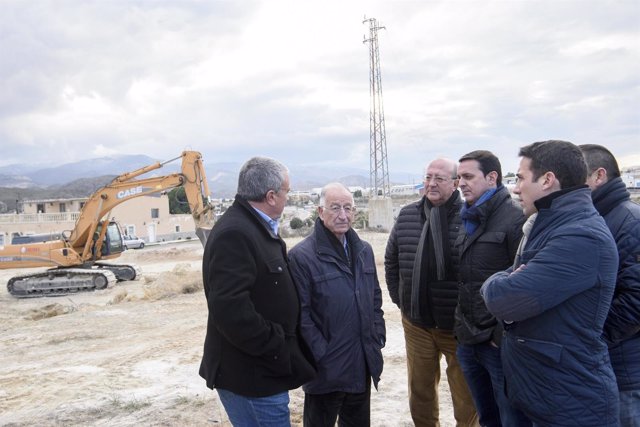 El presidente de Diputación, en la visita a obras de urbanización en Sector F.