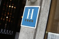 CCOO y UGT denuncian que la patronal de hostelería de Valencia quiere contratar "androides" en lugar de trabajadores