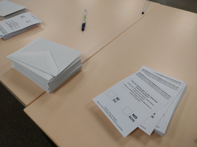 Paperetes i sobres del referèndum de l'1-O