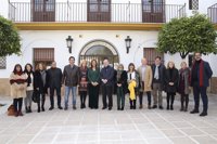 Villalobos y la consejera de Educación se reúnen con la comunidad educativa de Castilleja de la Cuesta