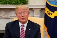 Trump le desea "lo mejor" al asistente que dimitió por denuncias de malos tratos