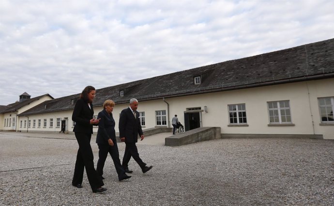 Angela Merkel en el campo de Dachau