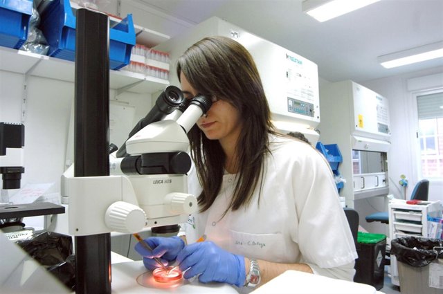Más de 40 científicas visitan centros educativos de Baleares para dar a conocer la labor investigadora de las mujeres