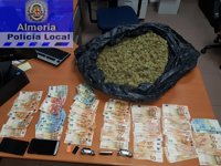 Detenidos cuatro vecinos de Almería sorprendidos con casi dos kilos de marihuana en un vehículo