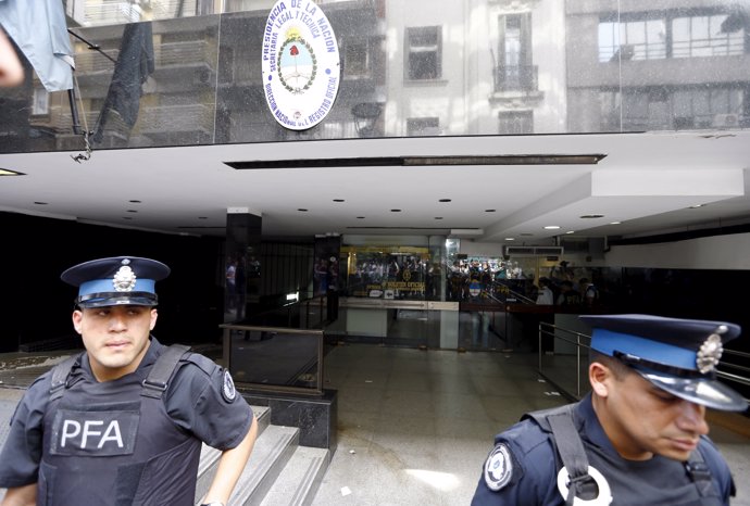 Federal police officers guard the entrance of the Federal Authority of Audiovisu