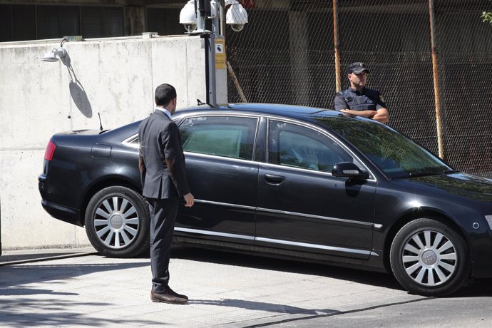 Rajoy sale en coche de la Audiencia Nacional tras declarar por Gürtel