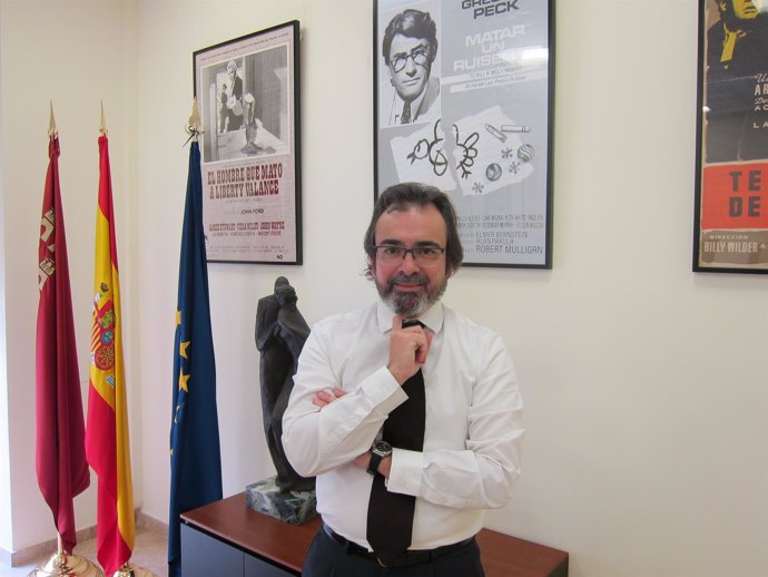 El consejero de Presidencia y Fomento, Pedro Rivera, en su despacho           