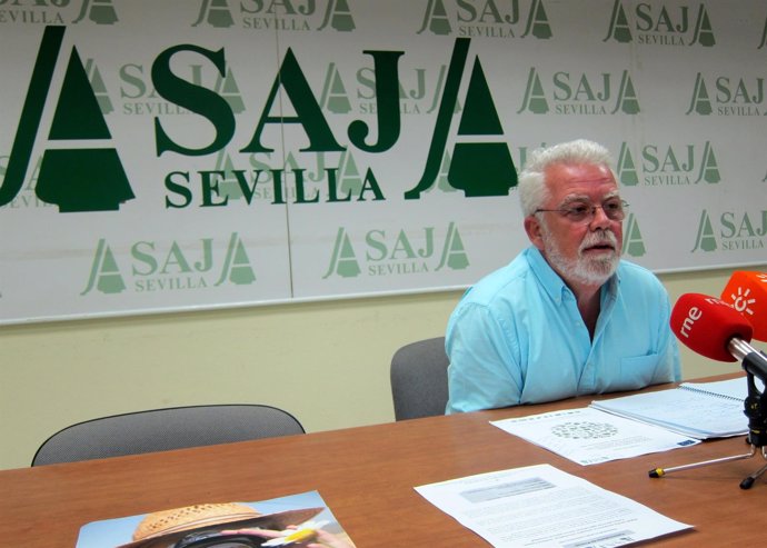Ricardo Serra, presidente de Asaja-Sevilla, hoy en rueda de prensa.
