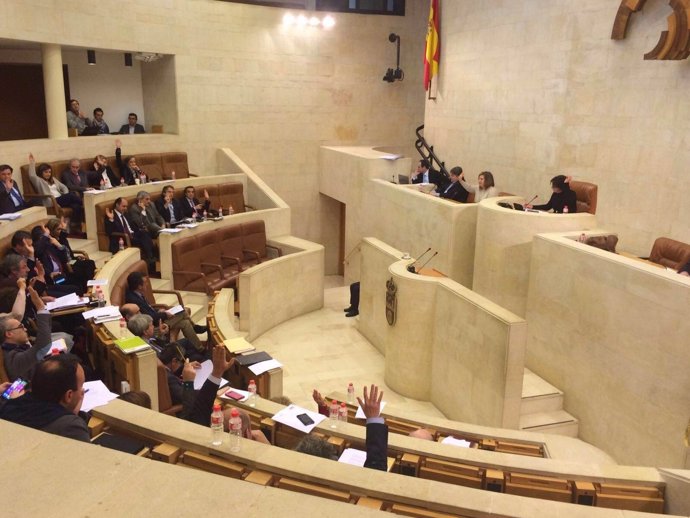 Votación en el Pleno del Parlamento de Cantabria