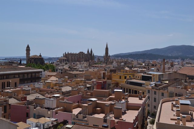 'Ciutat per a qui l'habita' se ofrece a hacer la zonificación del alquiler turístico 'gratis'