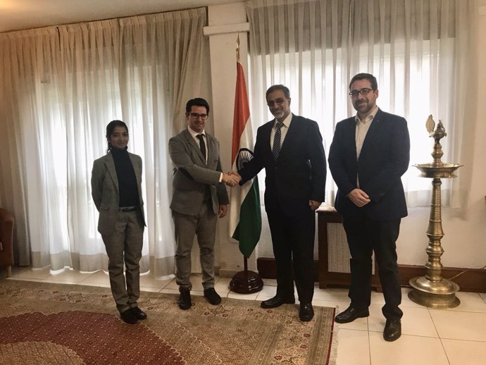 Reunión entre el embajador de la India y el primer teniente alcalde de Córdoba