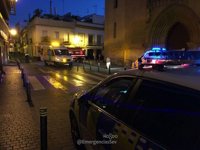 Un hombre resulta herido leve en un incendio de vivienda en la calle Vergara de Sevilla