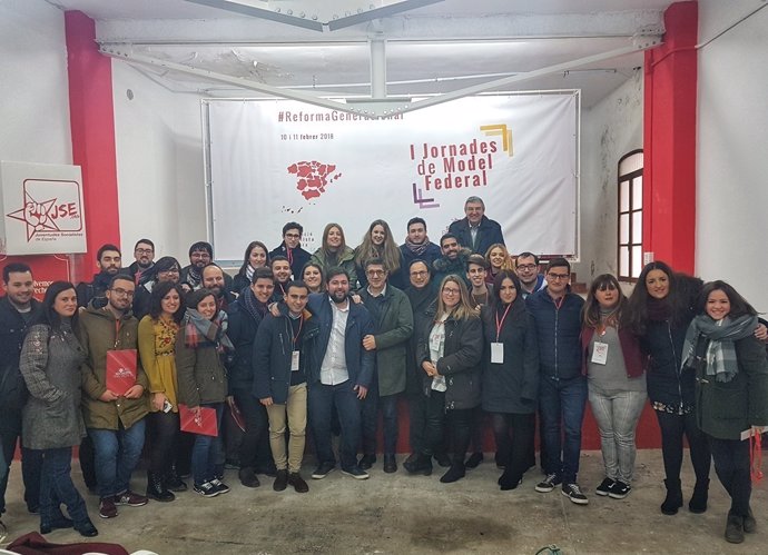 Participantes en el encuentro de Joves Socialistes