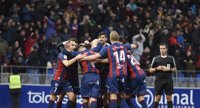 El Huesca responde como líder y el Rayo se apunta a la lucha del ascenso directo
