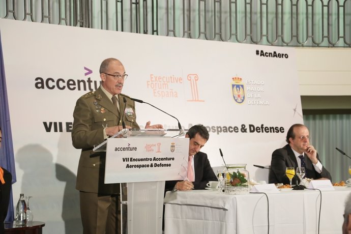 El JEMAD, general Fernando Alejandre, en una conferencia