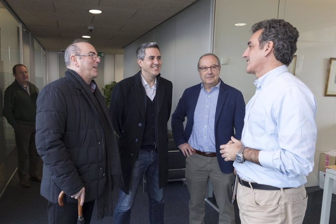 Martín se reúne con el alcalde de Bezana, Pablo Zuloaga